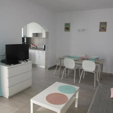 Apartment Spacious Comfort 1 Bedroom With Pool 300m From The